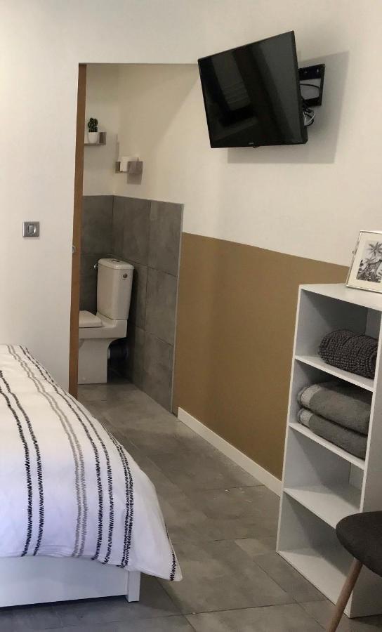 Double Room Private Bathroom